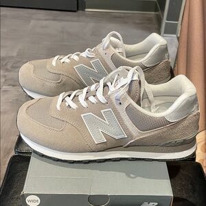 Men’s New Balance 574 Sneakers size 8 1/2 wide